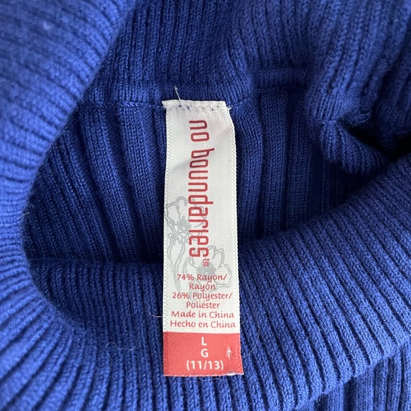 No Boundaries Turtleneck - Picture 3 of 6